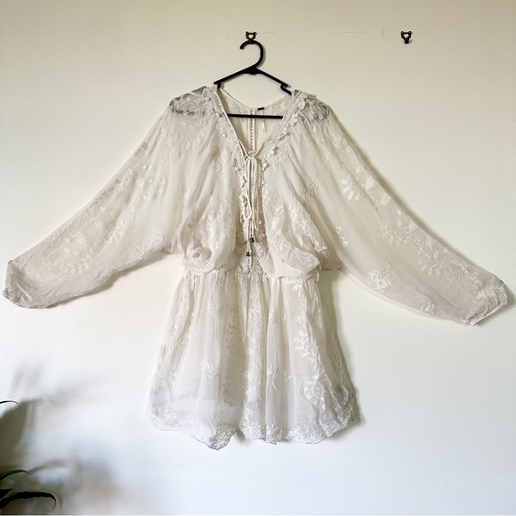 Free People Dresses & Skirts - 💕 Host Pick 💕 Free People White MiniBeach Dress with Floral Embroidery